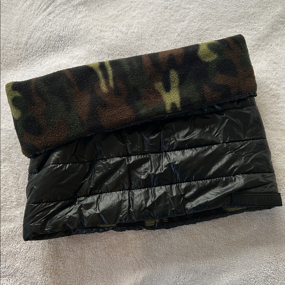 Steve Madden Black Quilted Scarf with Army Print Fleece - Picture 1 of 6